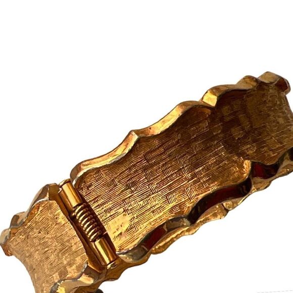 Rare Vintage Hattie Carnegie Wavy Textured Brushed Gold Tone Clamper Bracelet - Picture 4 of 5